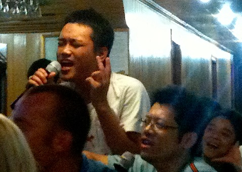 Vietnamese Guy Singing Karaoke