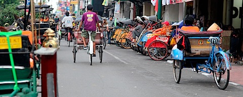Carriages and becaks