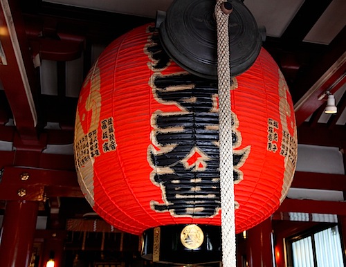 Giant lantern in Benzaiten