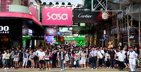 Slightly blurry photo of people in causeway bay