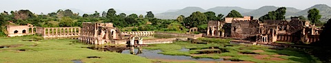 Munja Tank and ruins