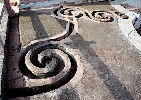 Drainpipe at Jahaz Mahal