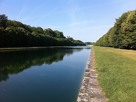 Reflecting pool in Fontainebleau