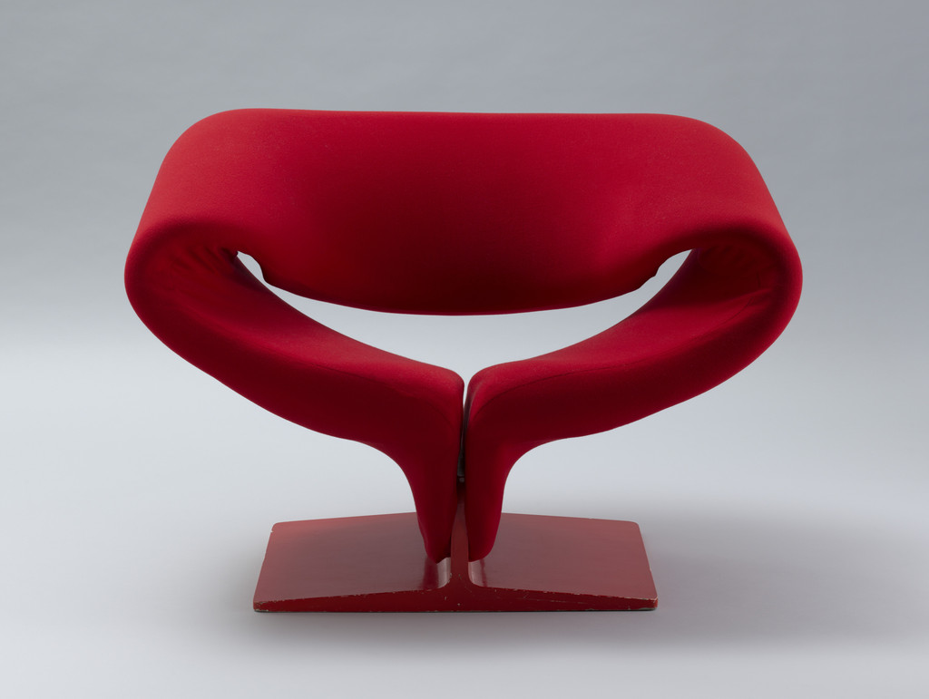 Ribbon Chair (model 582)