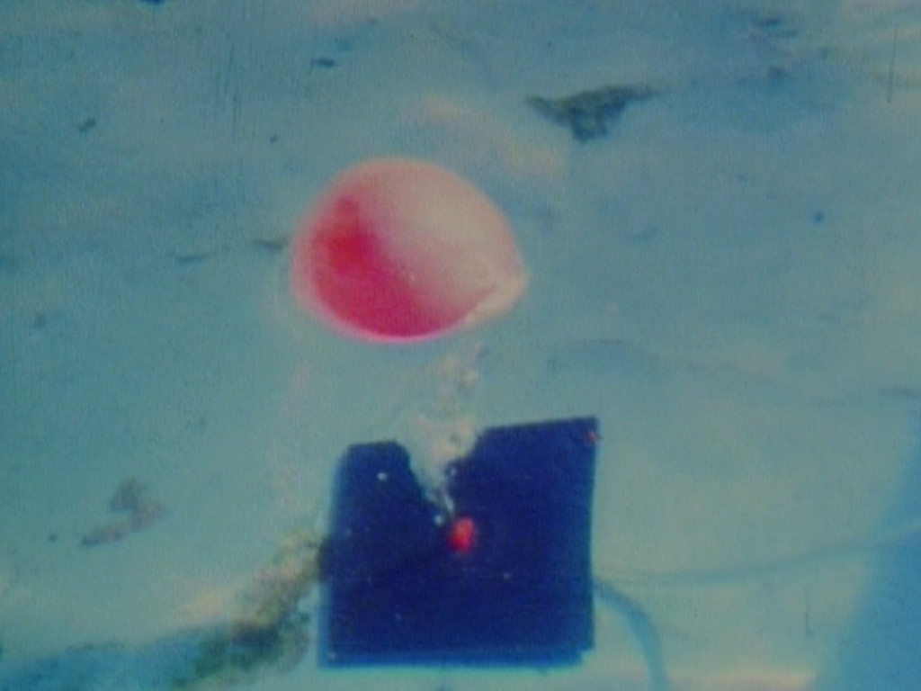 Balloon, under Water