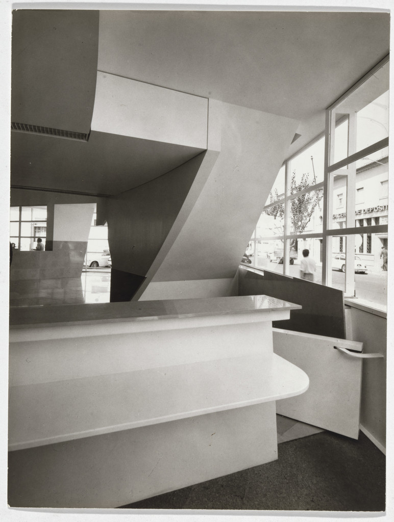 Banco Pinto & Sotto Mayor, Oliveira de Azeméis, Portugal (View of the interior)