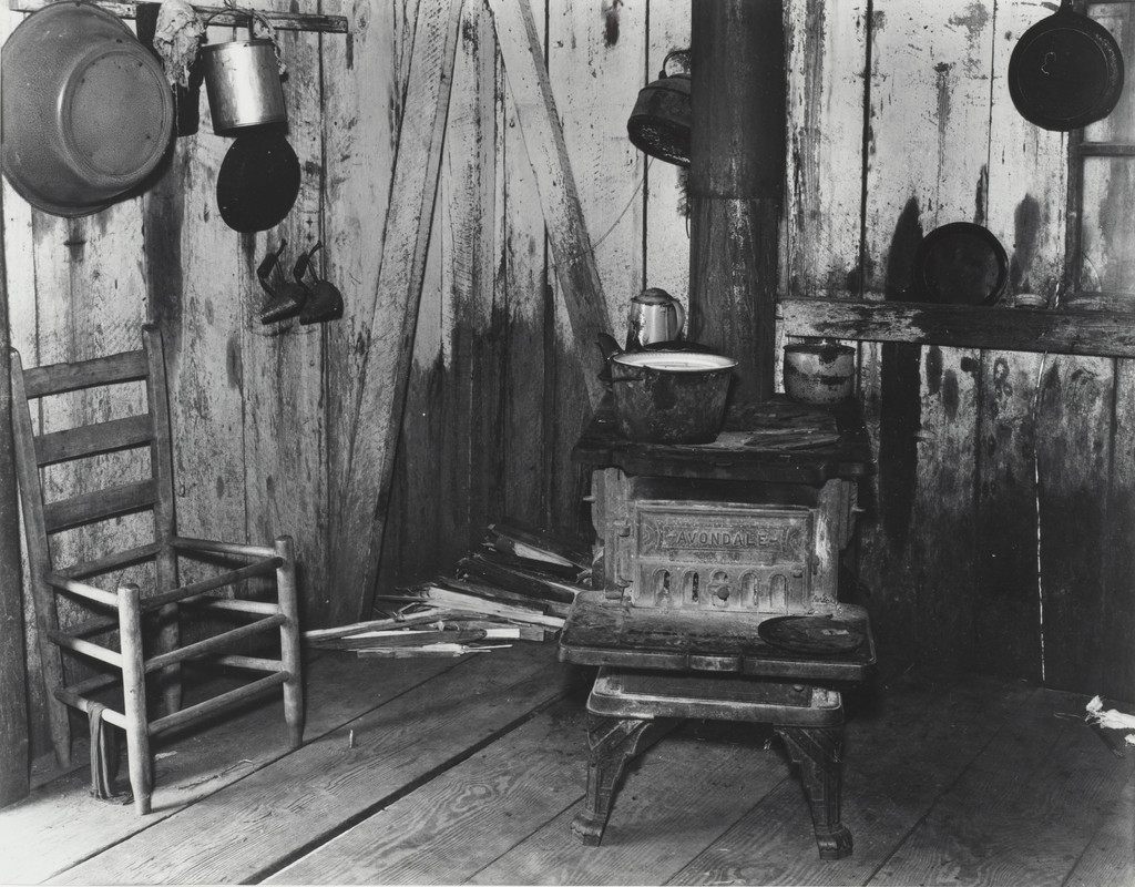 Kitchen with "Avondale" Stove