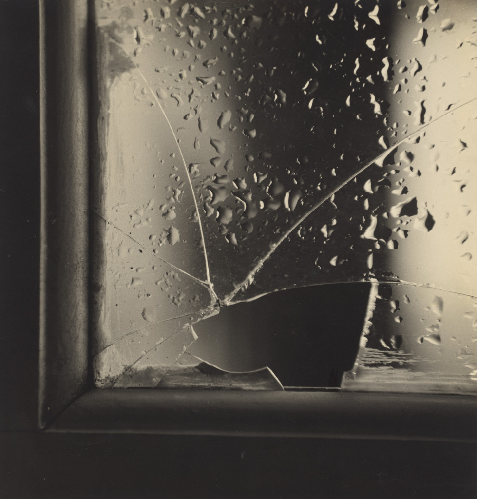 The Broken Glass (O vidro partido)