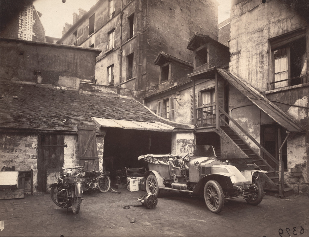 Cour, 7 rue de Valence