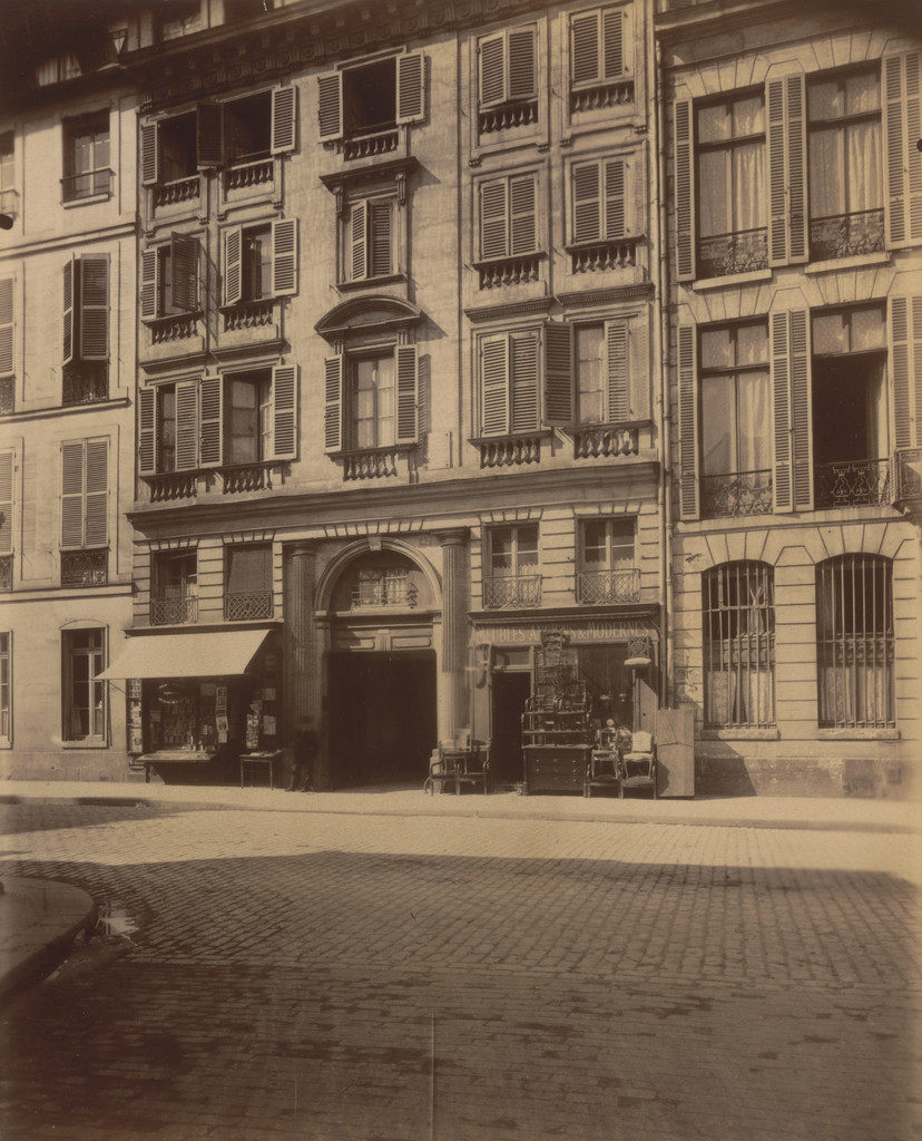 District du Bonnet Rouge, 42 rue du Cherche-Midi