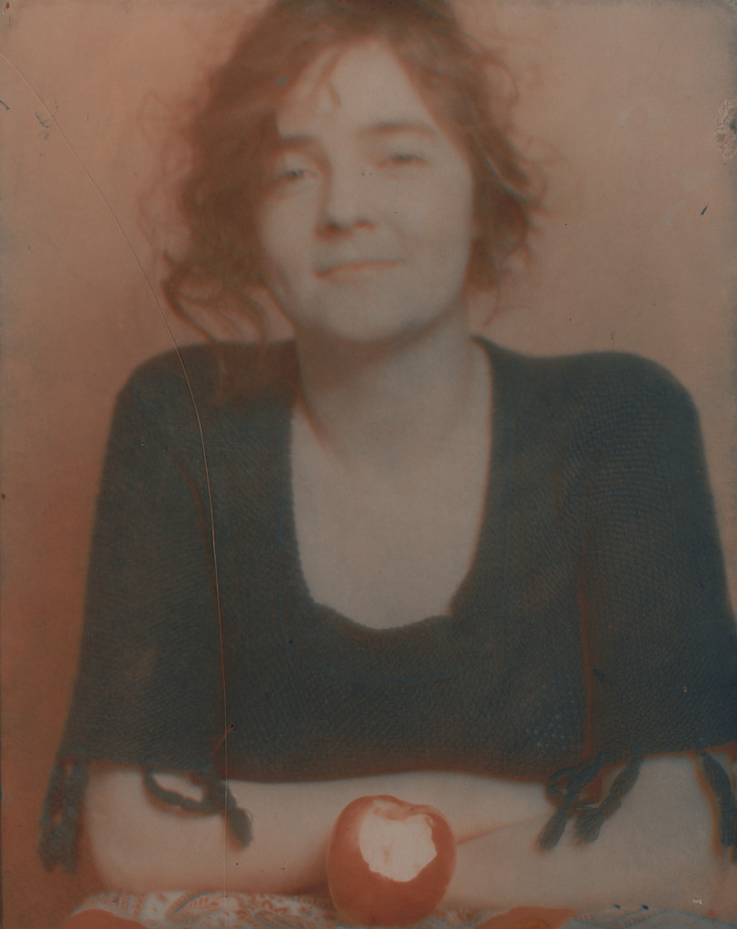 Dana and the Apple