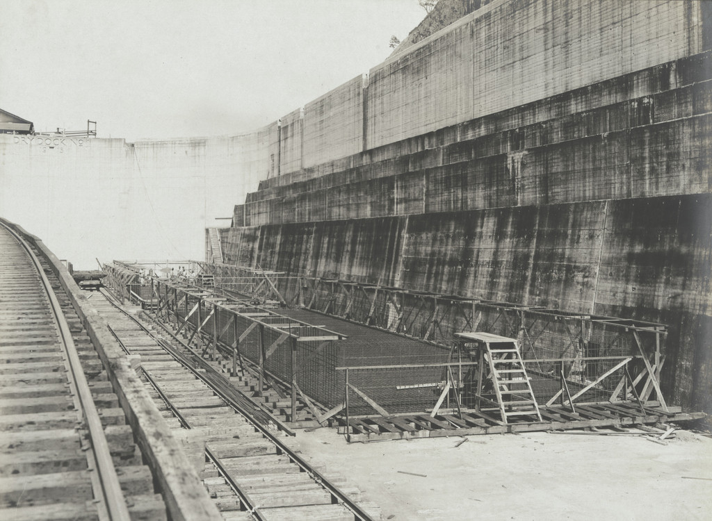 Reinforced Concrete Pontoons. Erection of reinforcing