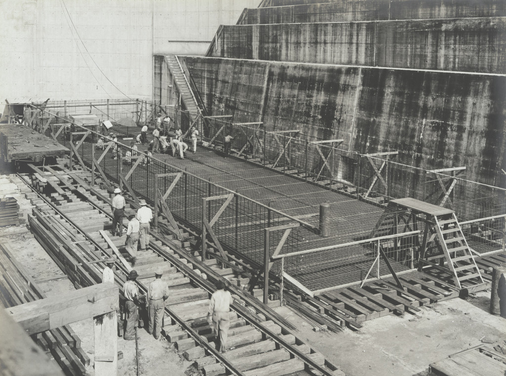 Reinforced Concrete Pontoons. Erection of reinforcing