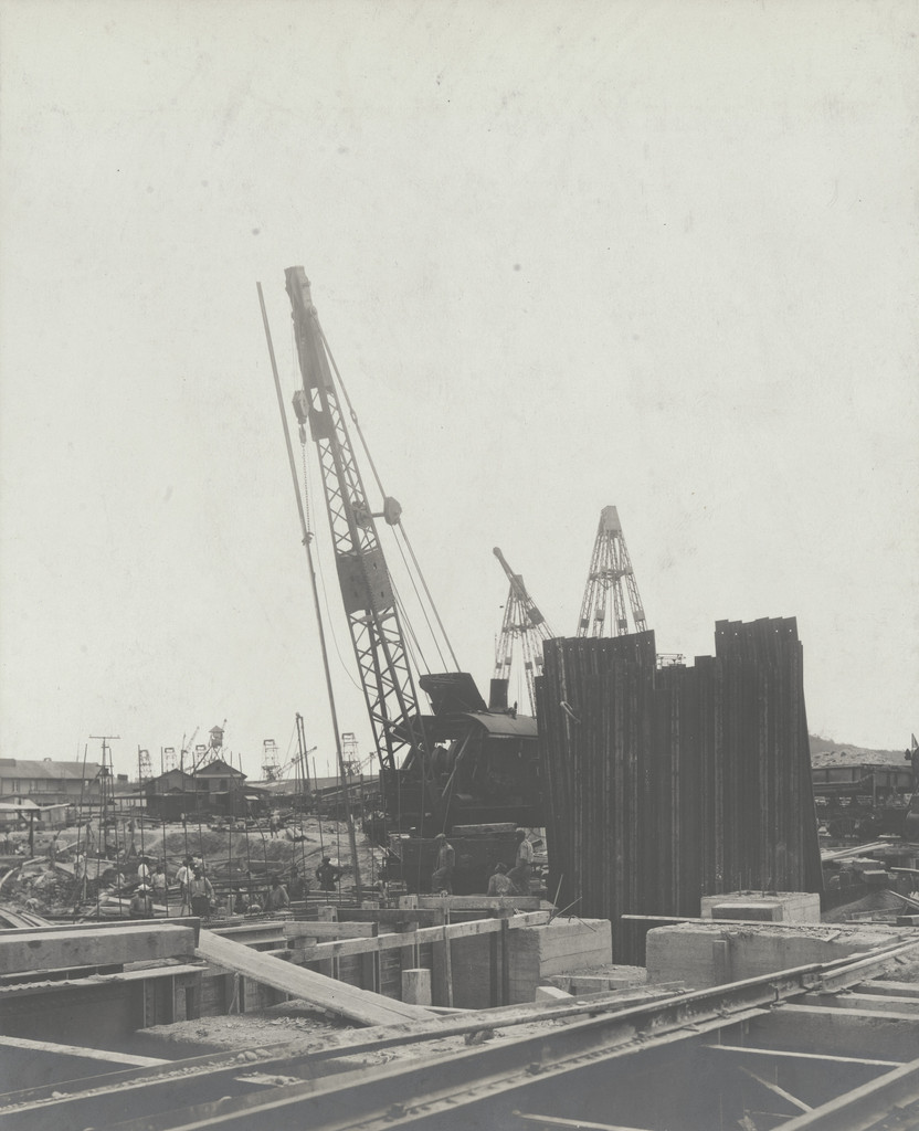 Balboa Terminals. Dry Dock #1. Unloader Wharf. Pulling sheet piling and placing reinforcing steel for Apron Wall