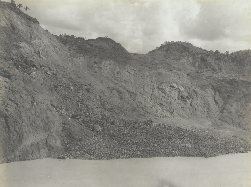 Gaillard Cut. Cucaracha slide from Contractor's Hill